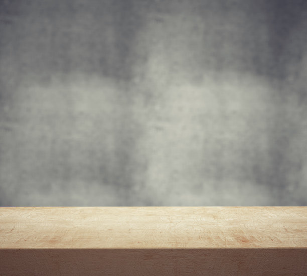 书桌和灰色墙壁图片下载