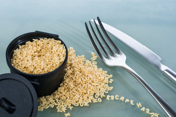 意大利面及烹饪锅图片下载