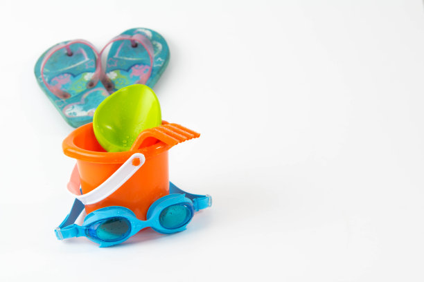 夏季玩具桶用铲子护目镜flip flops孤立图片下载