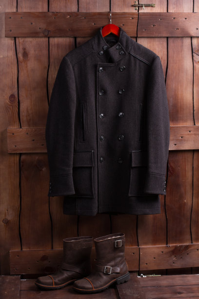 羊毛大衣，男式皮鞋。图片下载