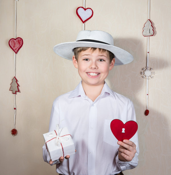 有趣的小绅士，红心和礼盒。图片下载