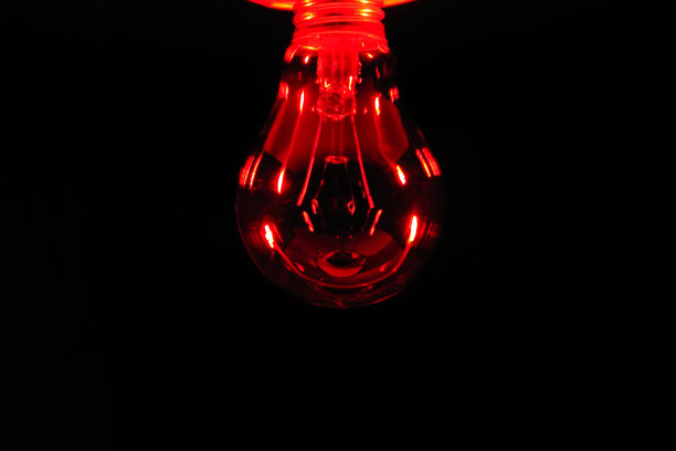 红色的灯泡图片下载