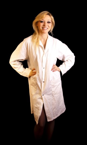 金发微笑的女性医疗保健专业白大褂图片下载