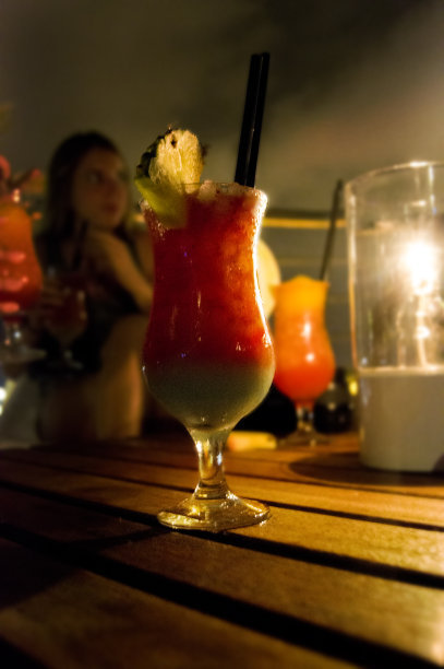 鸡尾酒之夜图片下载