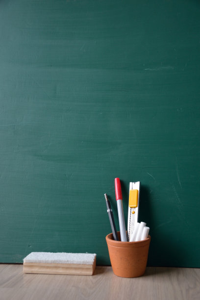 文具和粉笔板图片下载