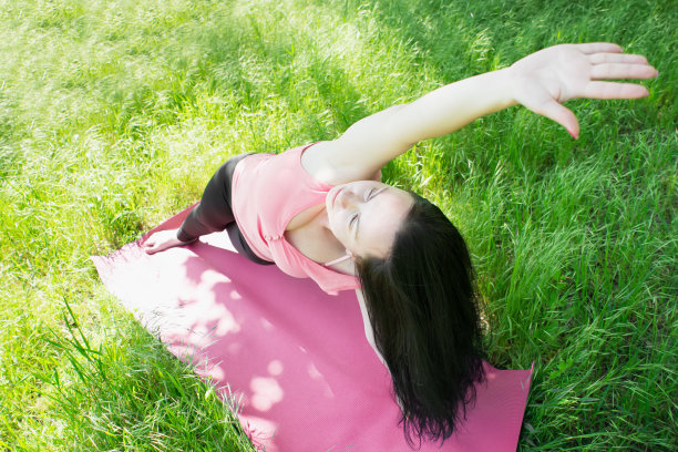 女人做瑜伽图片下载