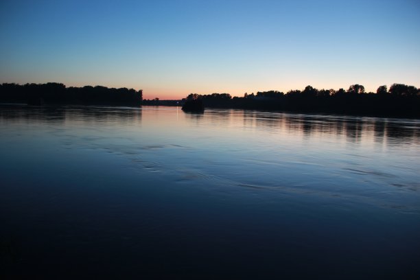 河上的黄昏图片下载