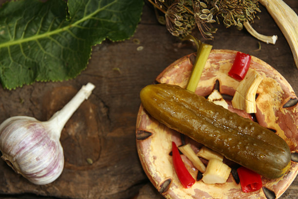 腌黄瓜罐头图片下载