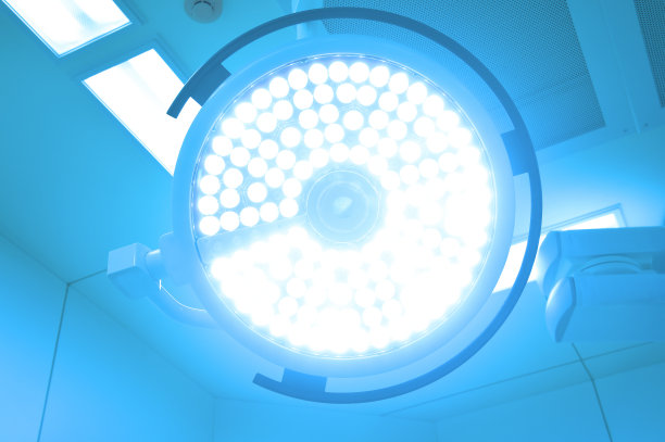 手术室里的手术灯素材图片