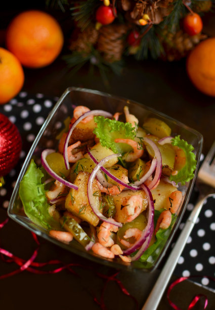 虾和烤土豆热沙拉图片下载