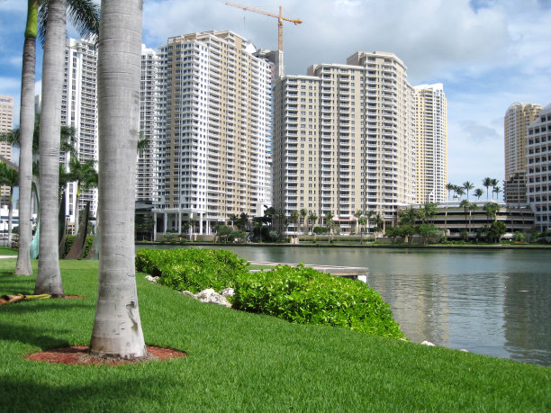 迈阿密市中心的娱乐中心图片下载