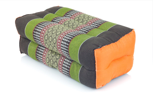 泰国枕头孤立在白色的背景图片下载