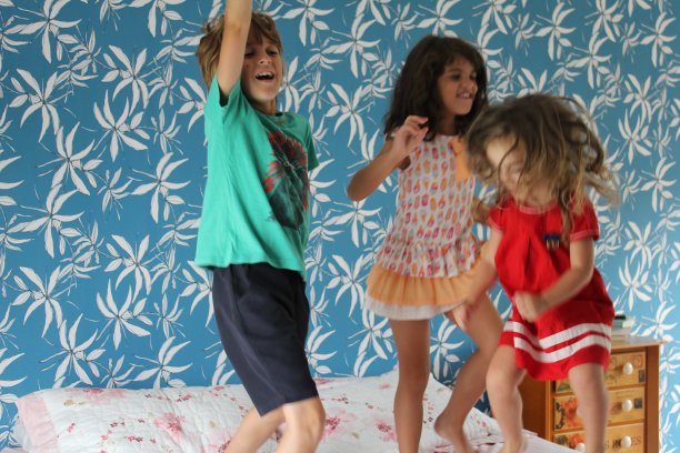 在家里跳舞图片下载