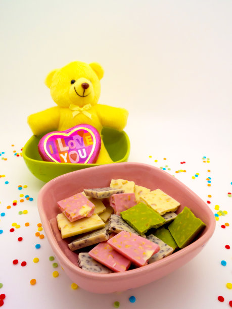 巧克力和娃娃装饰主题浪漫和美好图片下载