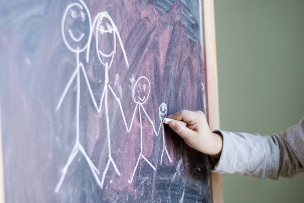 画家庭图片下载