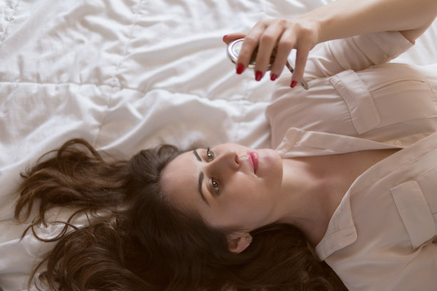 年轻漂亮的女人肖像图片下载