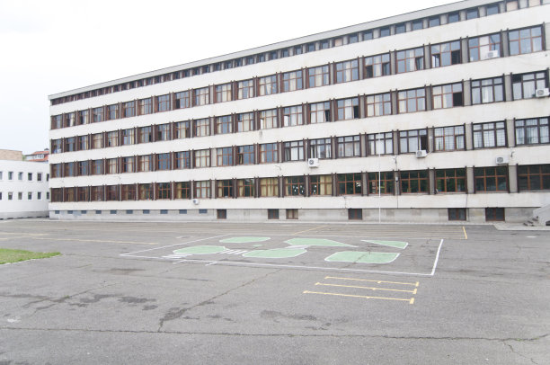 保加利亚内斯巴的小学和花园图片下载