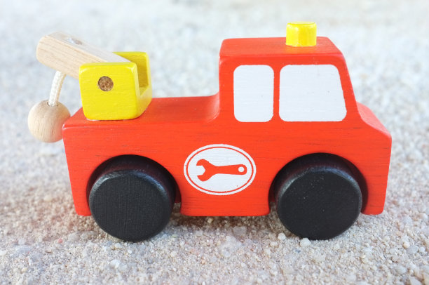 木制的儿童玩具车图片下载