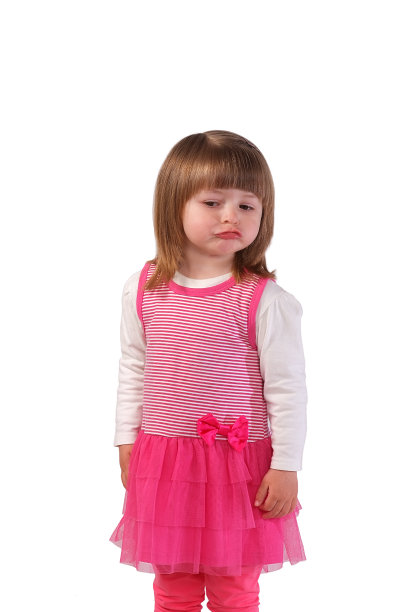 穿着粉红色裙子的可爱小女孩图片下载