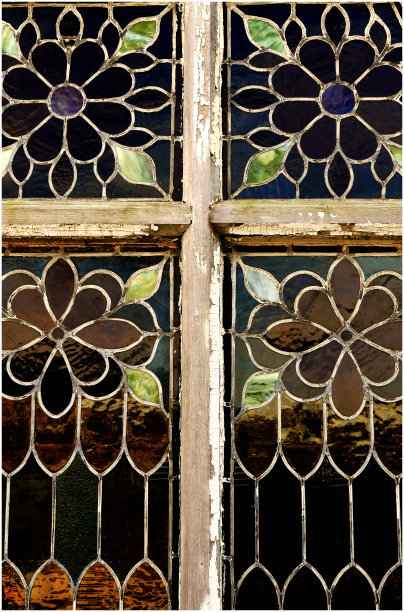 复古木窗框彩色玻璃十字架图片下载