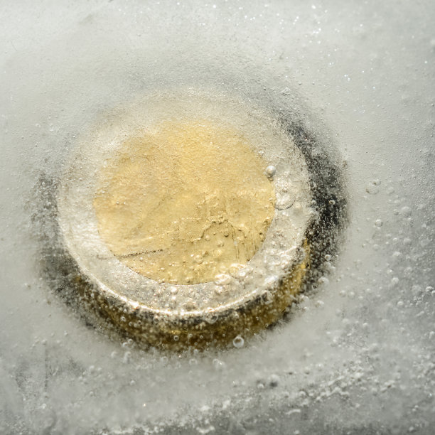 冻结2欧元硬币宏观图片下载