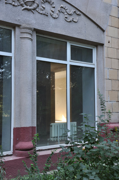 空房子的窗户图片下载