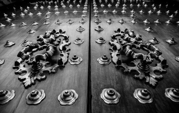 古老的西班牙门图片下载