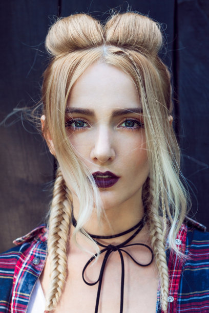 时尚的编织头发图片下载