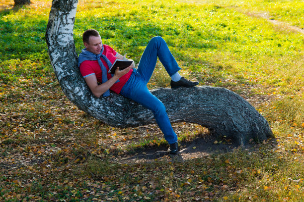 这个人在读这本书图片下载
