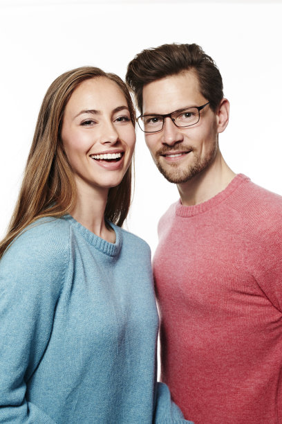 粉色和蓝色的毛衣，一对，肖像图片下载