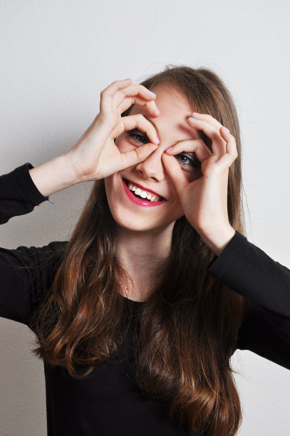 有吸引力的年轻女子图片下载