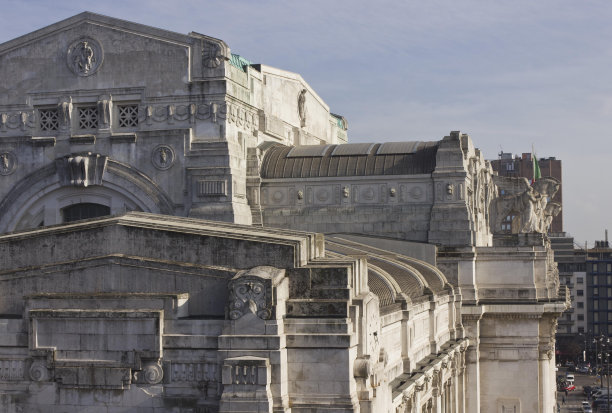 米兰中央车站的建筑细节图片下载