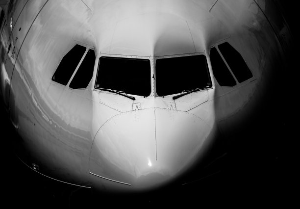 飞机停在机场等待客户图片下载