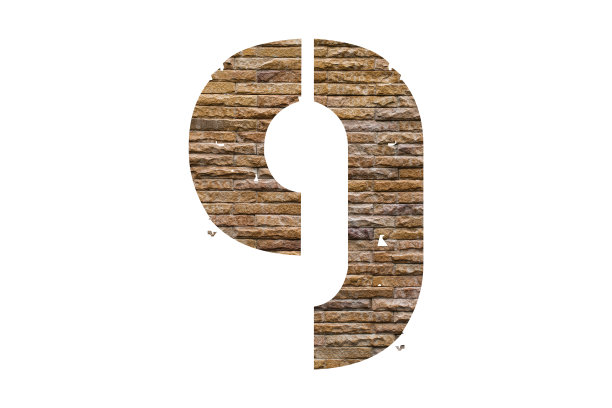 符号数字与墙砖在白色背景上的双重曝光图片下载