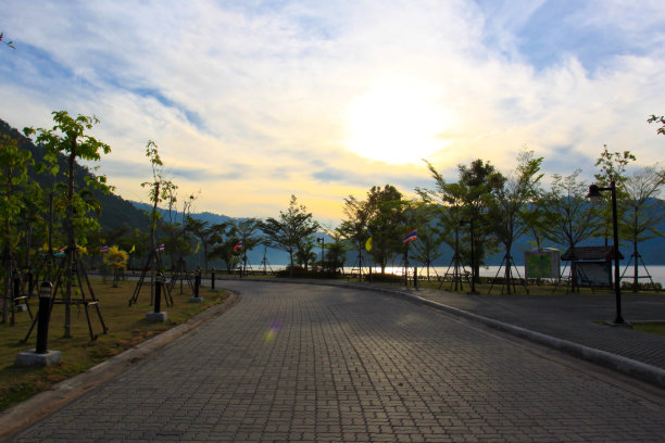 通道进入花园图片下载