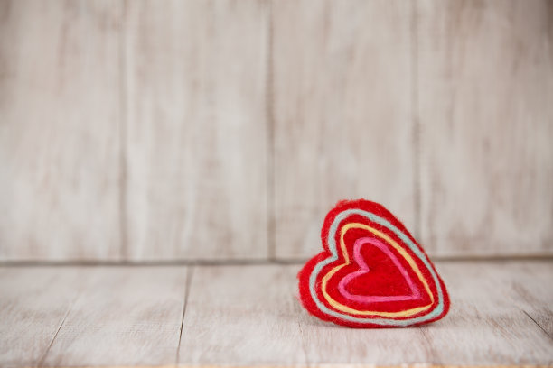 红色手工情人心图片下载