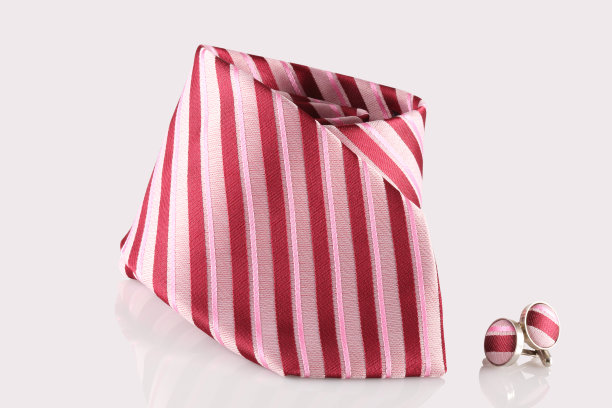 带袖扣的红色领带图片下载