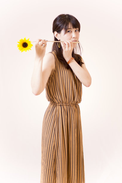 有花的雌性图片下载