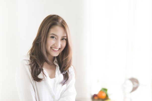 年轻漂亮女人的肖像图片下载