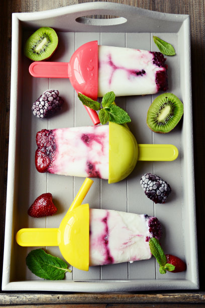 冻酸奶配浆果图片下载