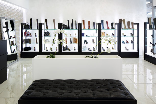 现代欧洲购物中心鞋店内部图片下载