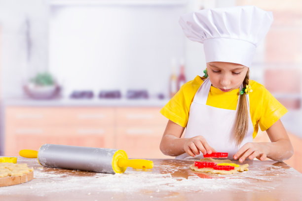 女孩厨师做面团曲奇图片下载
