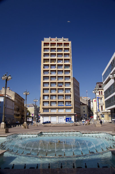 洛伊在克罗地亚里耶卡的大楼图片下载