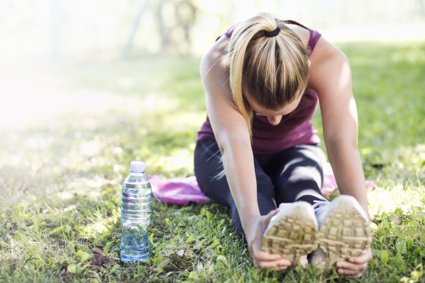 年轻的姑娘。图片下载