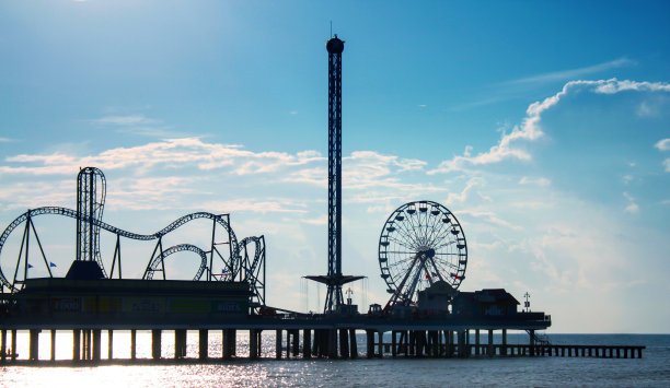 摩天轮和过山车图片下载