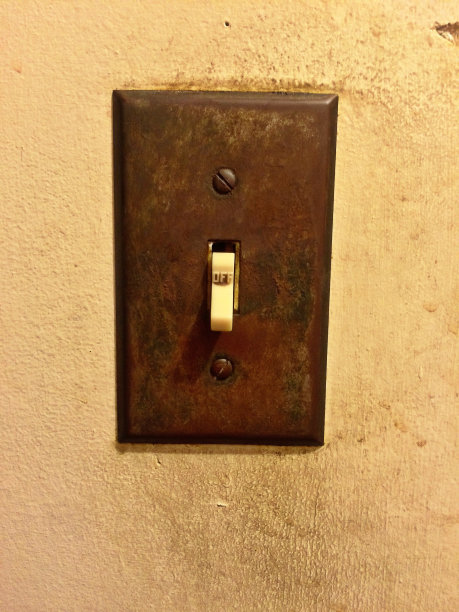 肮脏的电灯开关图片下载