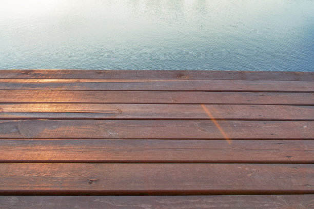 河上的木桥图片下载