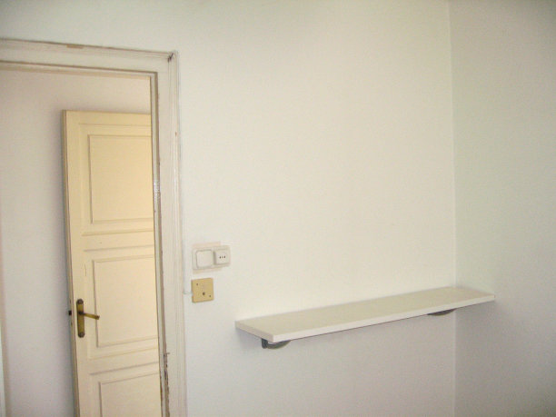 白色的门图片下载