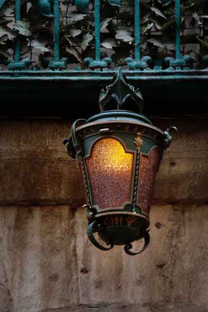 铁艺古灯图片下载