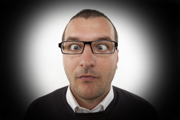 十字架透过钥匙孔看了看图片下载